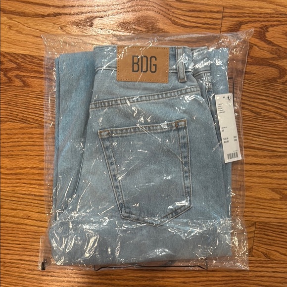 BDG Ozzy Loose Jeans from Urban Outfitters - Picture 2 of 6